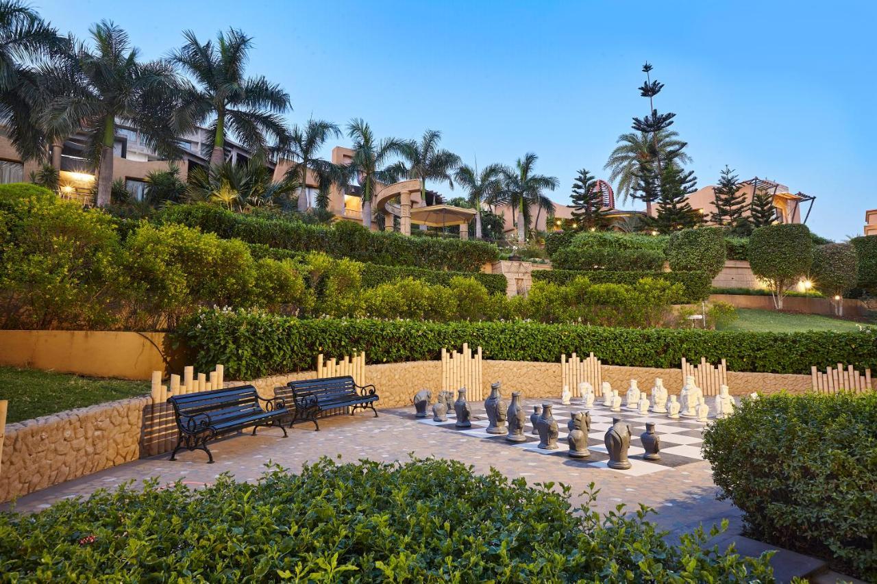 The Corinthians Resort And Club Pune Eksteriør bilde The Royal Garden Villas