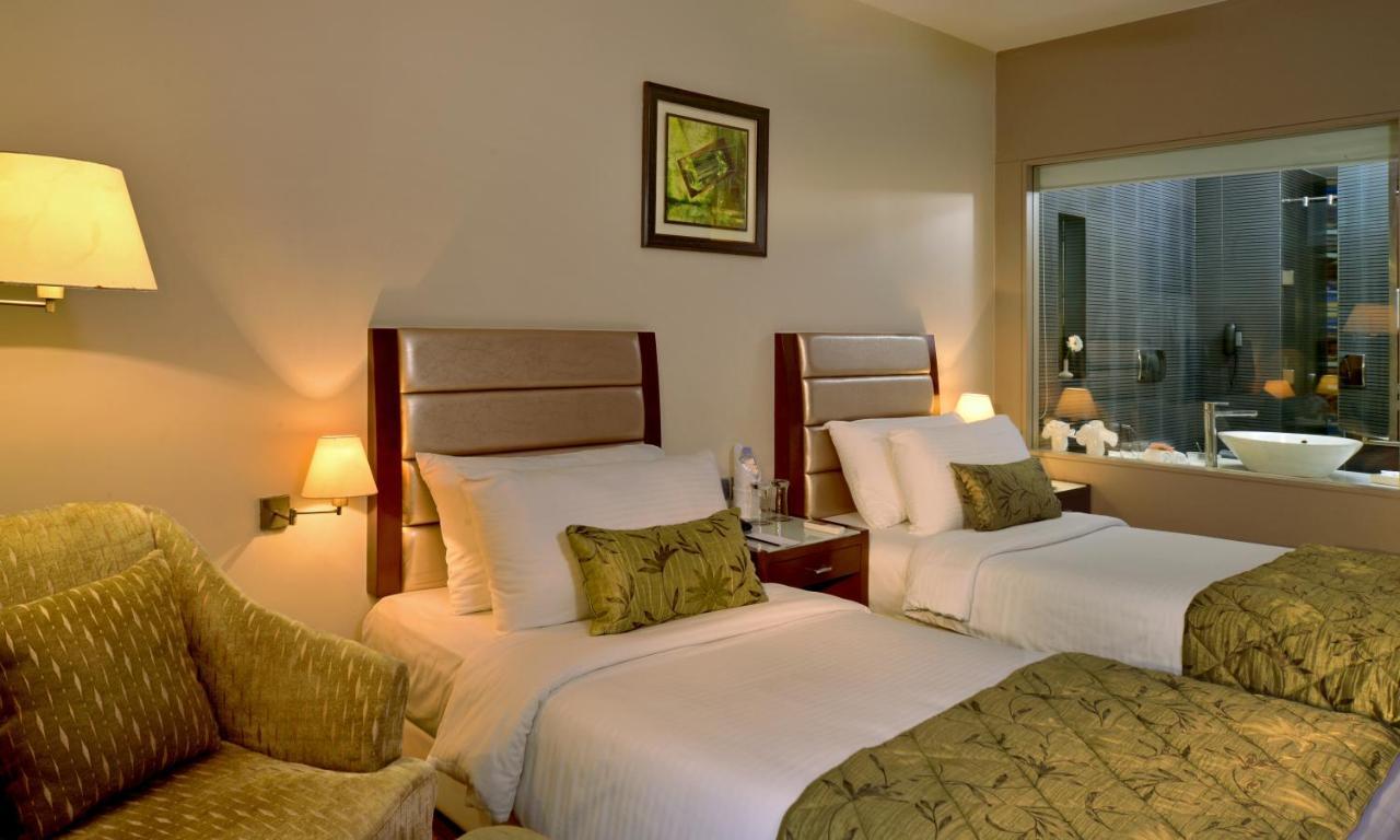 The Corinthians Resort And Club Pune Eksteriør bilde A room at the Taj Bengal