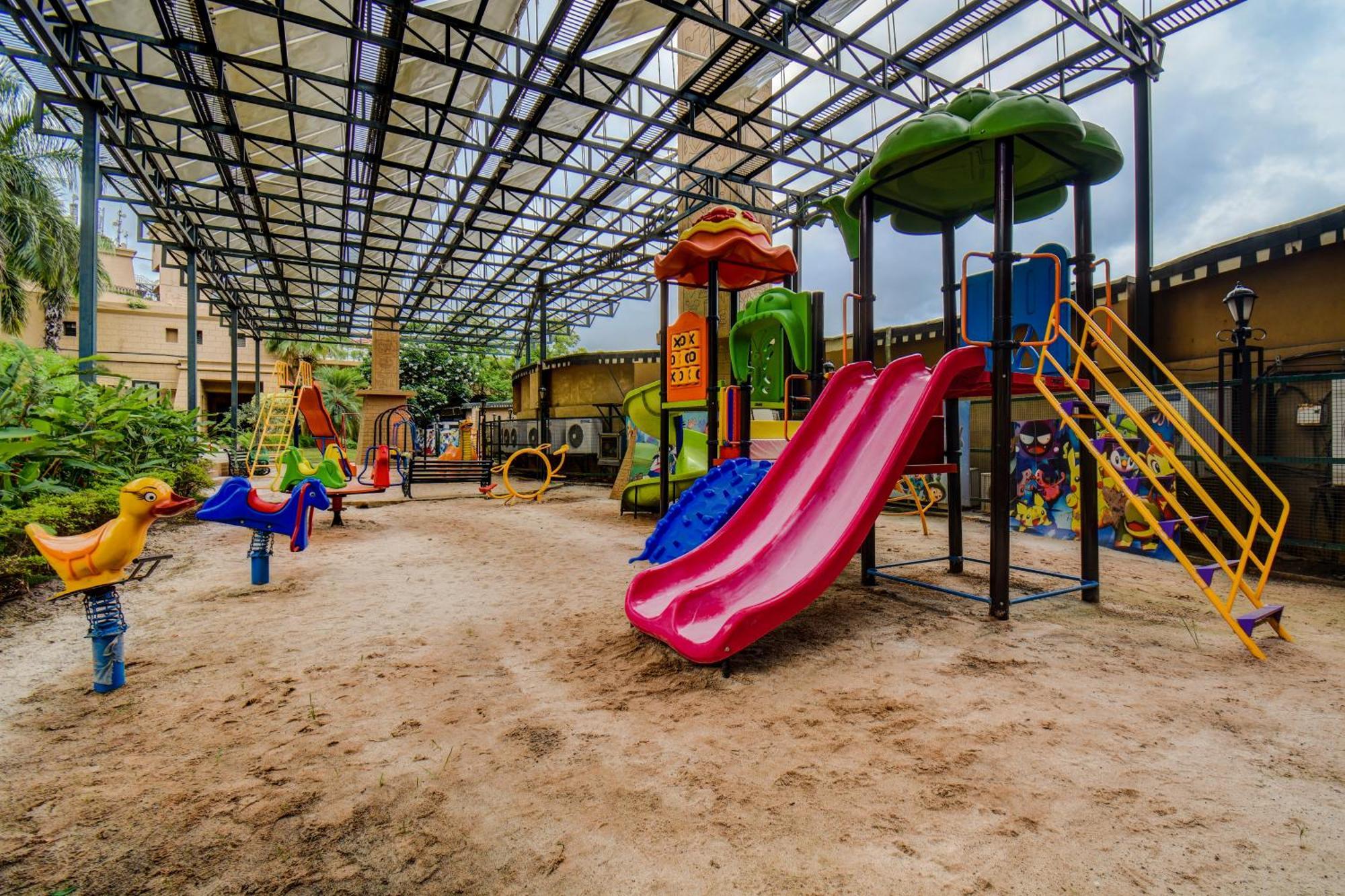The Corinthians Resort And Club Pune Eksteriør bilde Playground at the resort