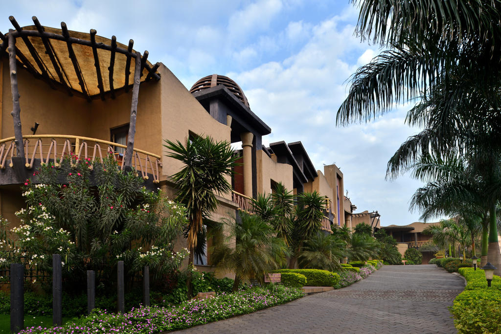 The Corinthians Resort And Club Pune Eksteriør bilde The Taj Bengal