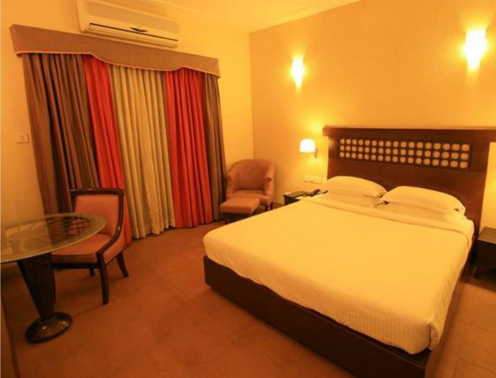 The Corinthians Resort And Club Pune Eksteriør bilde A room at the hotel